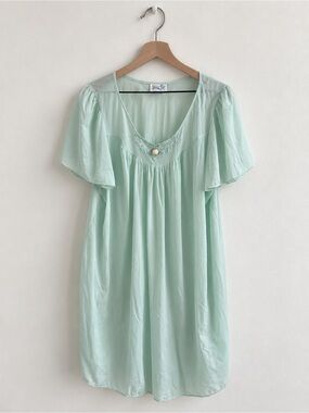 Vanity Fair Baby Blue Size L Nightgown